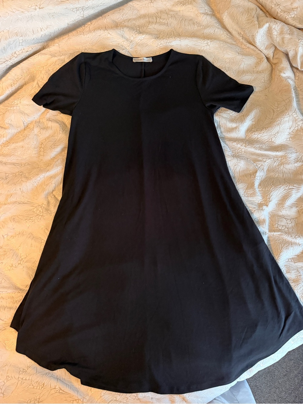 Zenana Outfitters Black Short-Sleeve Crewneck Dress